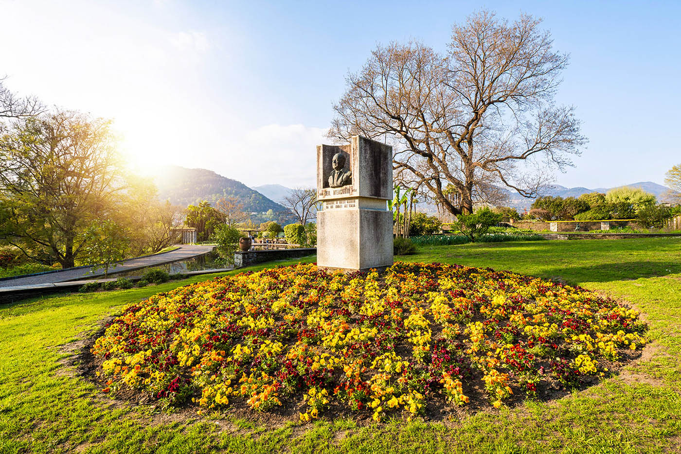 Busto del capitano Mc Eacharn ai Giardini Botanici di Villa Taranto, Verbania, Lago Maggiore, Piemonte